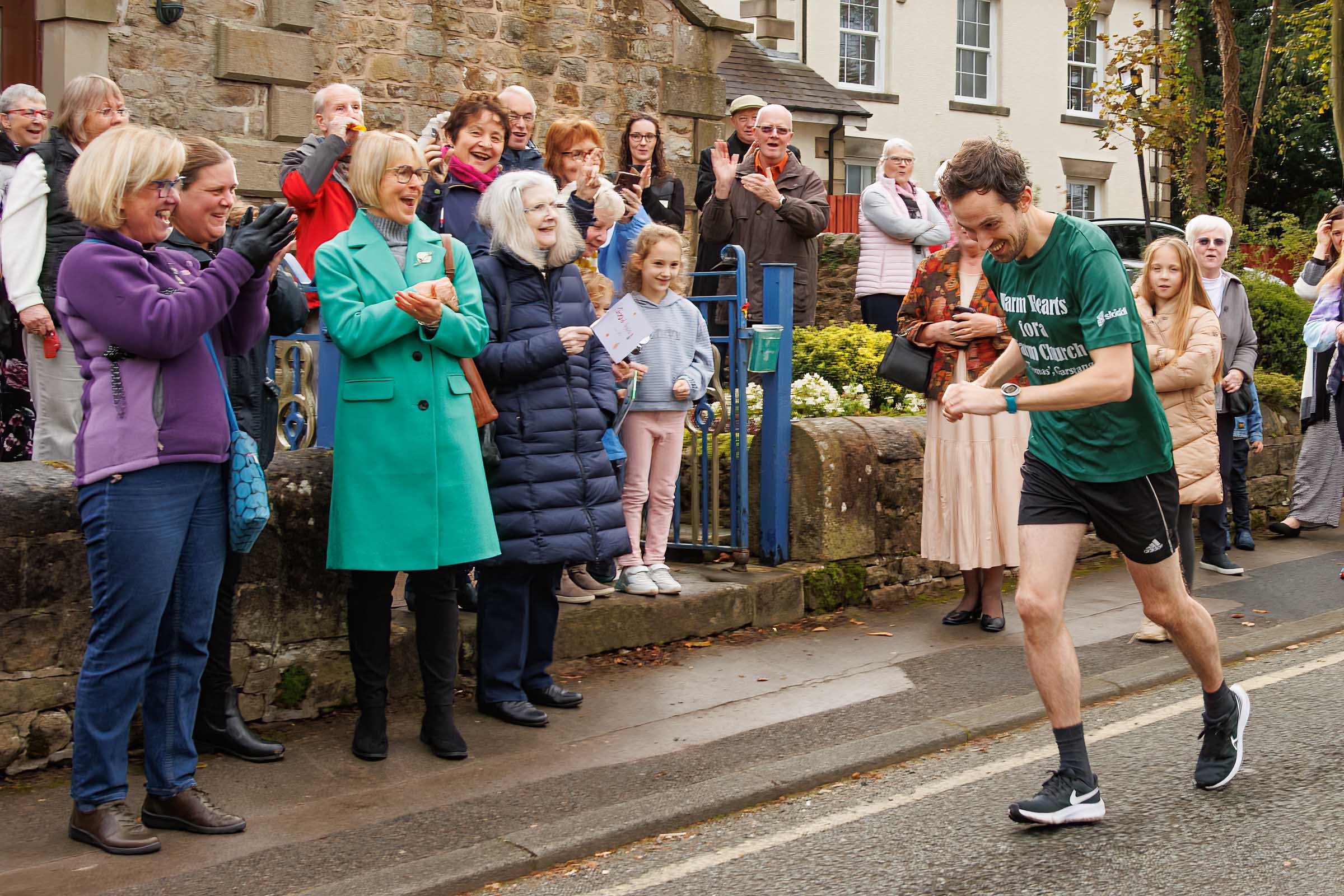 Marathon running Vicar celebrates fundraising success | The Diocese of ...